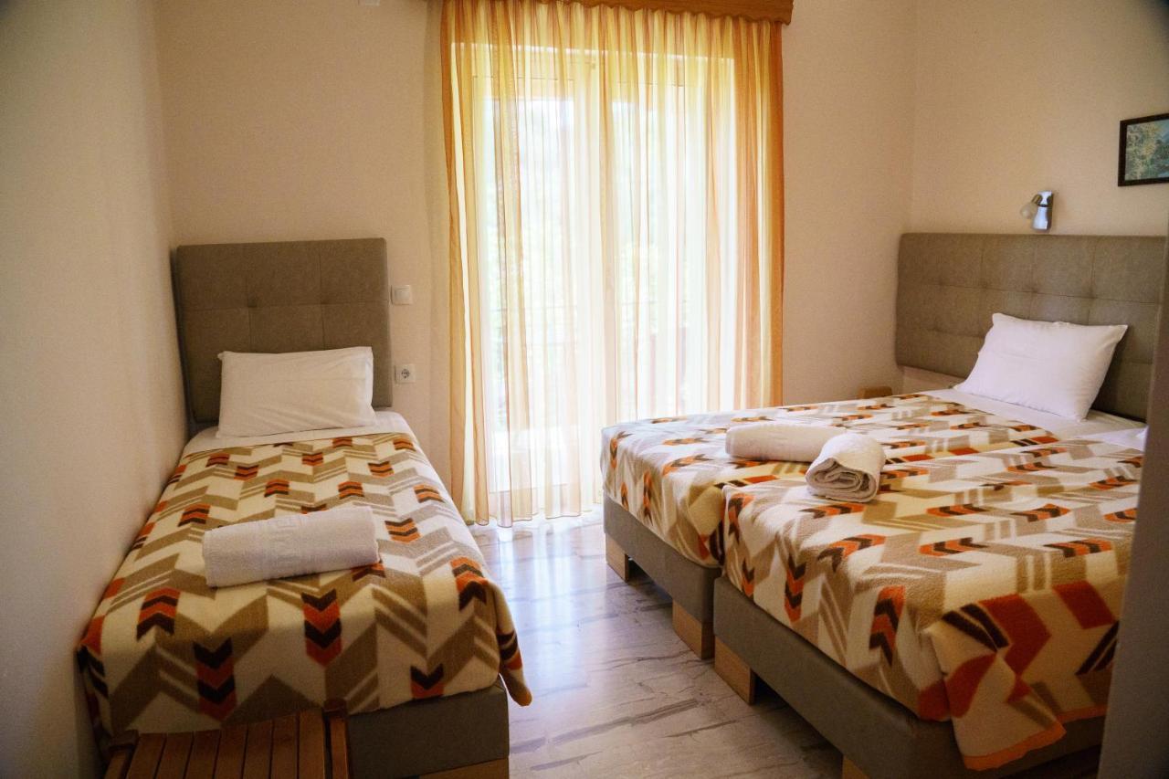 Zotos Rooms Parga Esterno foto